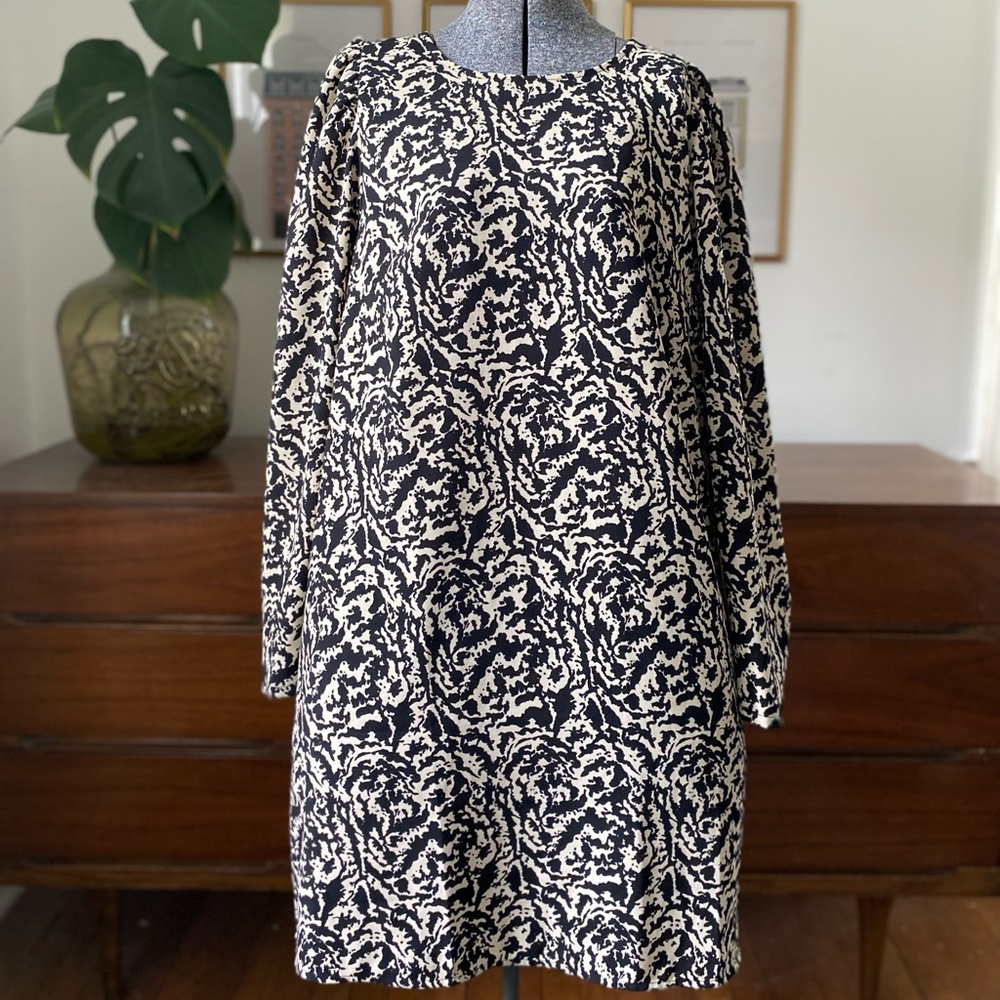 Puff shoulder dress